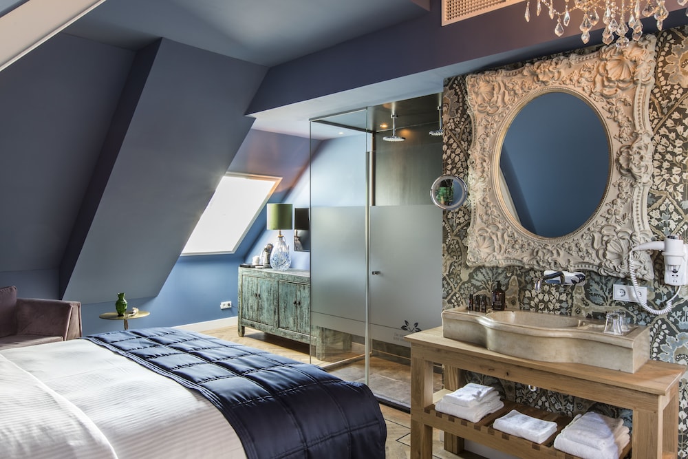 Royal Suite, 1 King Bed photo 2