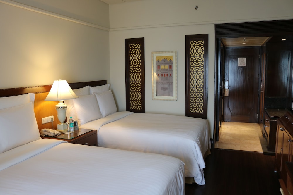 Room, 1 King Bed - Photo 2