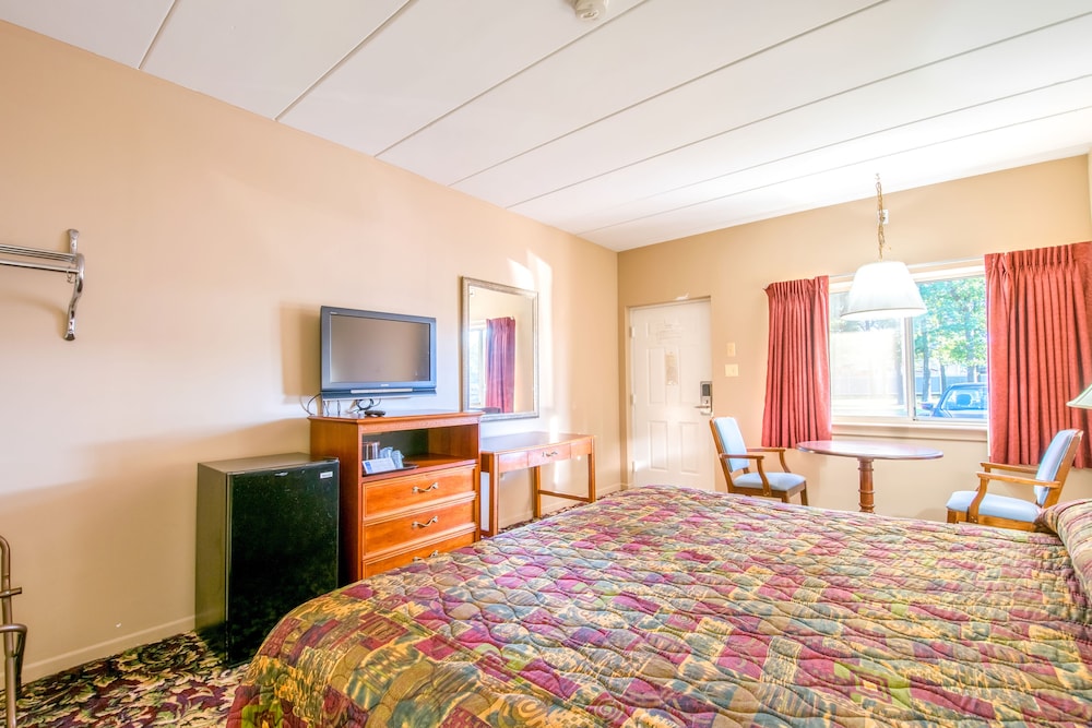 Standard Room, 1 King Bed photo 3