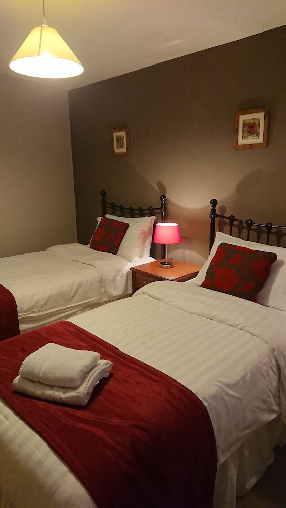 One Bed. Apt Twin with Sofa Bed sleeps 4
