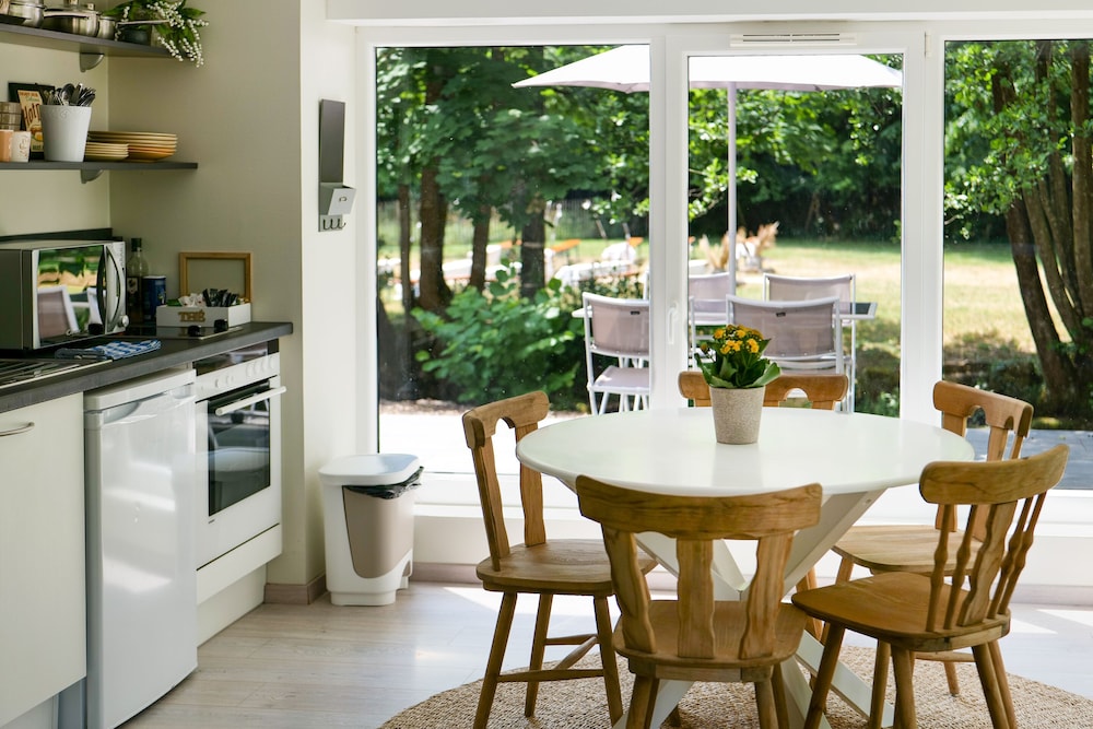 Comfort Cottage, Private Bathroom, River View (Jonquille)