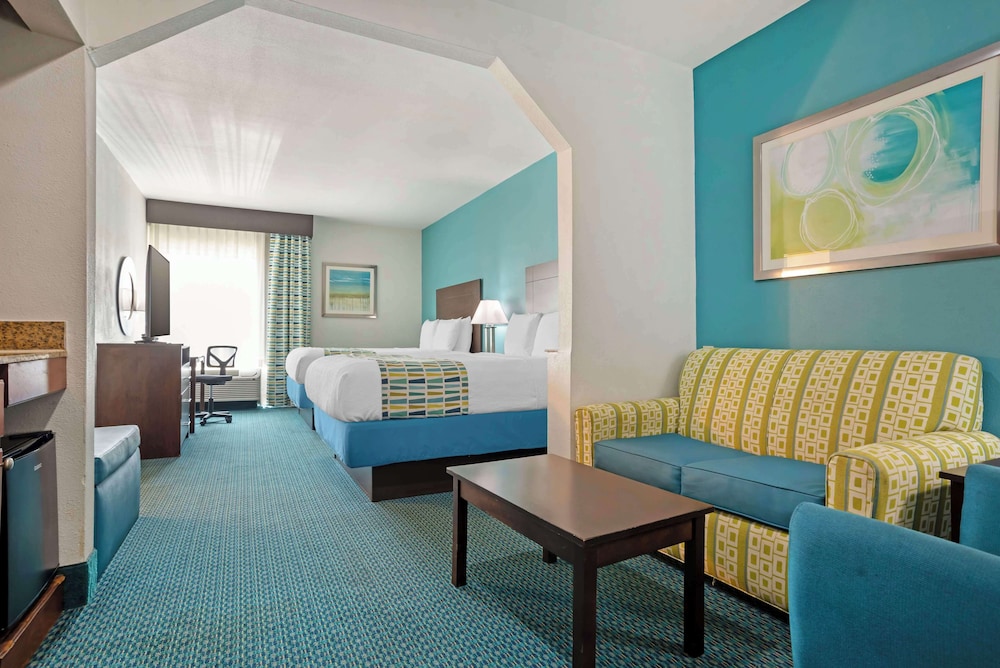 Suite, 2 Queen Beds, Non Smoking, Refrigerator & Microwave - Photo 1