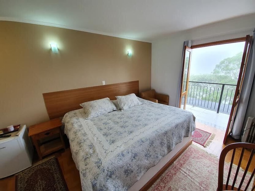 Superior Suite, 1 King Bed, Balcony, Mountain View (Banheira de Imersão) photo 3