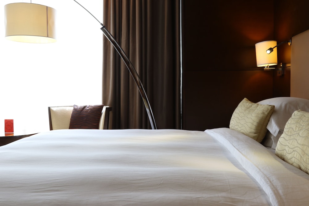 Deluxe Room, 1 King Bed photo 2