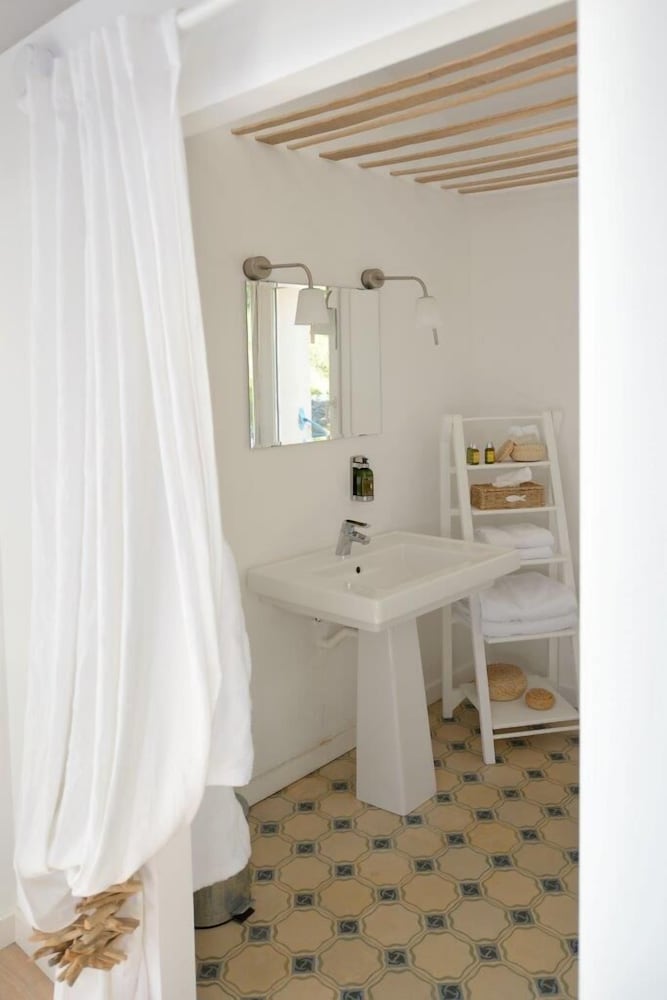 Double Room, Ensuite, Sea View (Le Pêcheur) photo 3