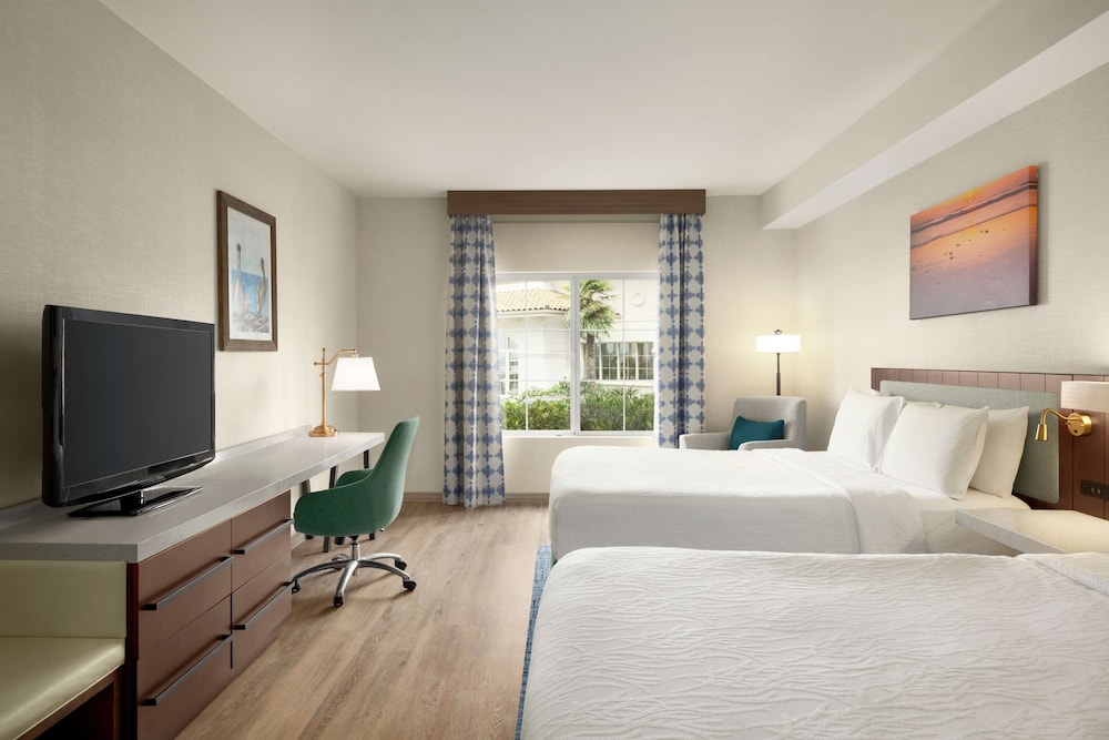 Room, 2 Queen Beds, Bathtub - Photo 1