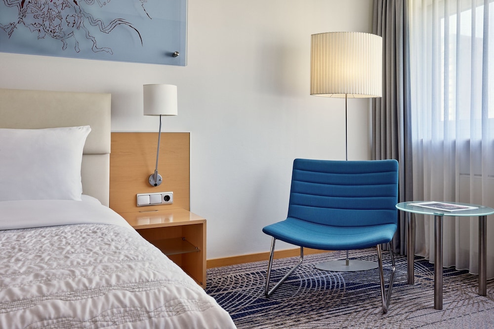Suite, 1 Bedroom (View) thumbnail 6