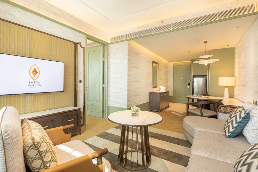 Premium One Bedroom Suite with Lounge Access thumbnail 6