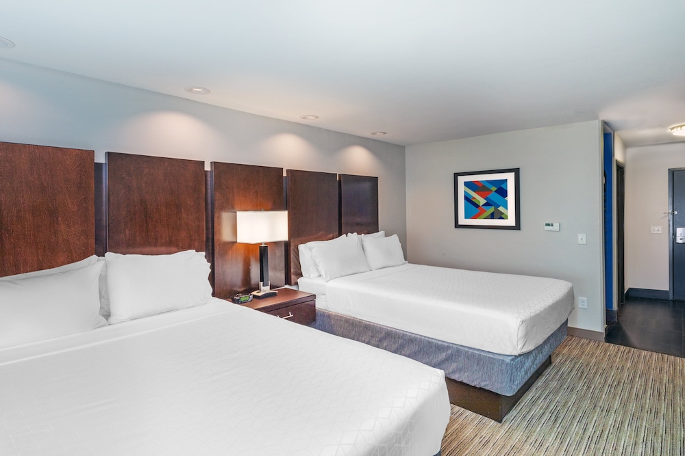Standard Room, 2 Queen Beds - Photo 1