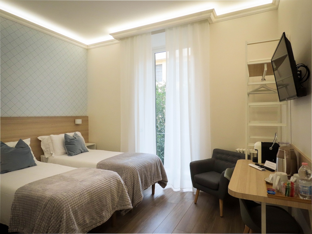 Deluxe Double or Twin Room photo 2