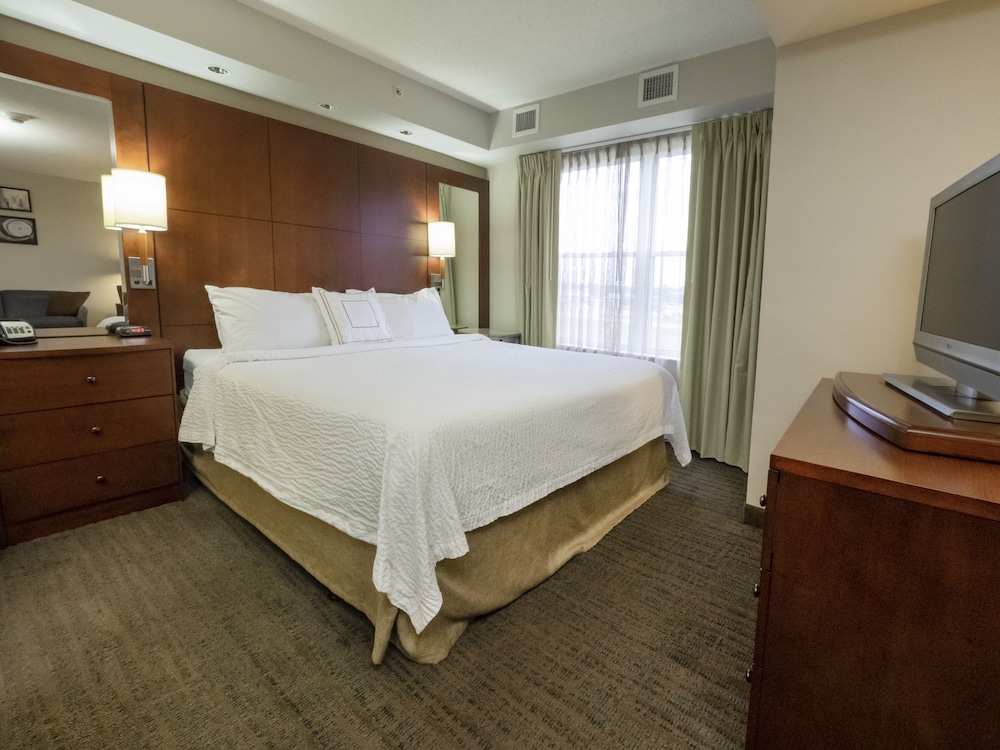 Suite, 1 Bedroom - Photo 1