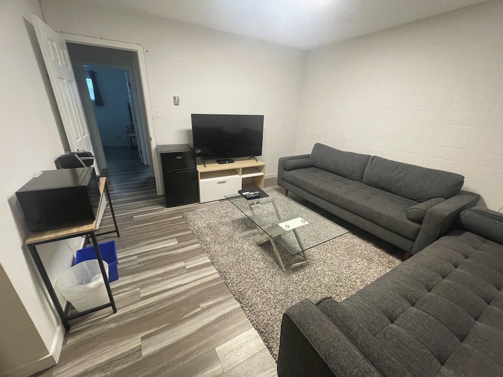 Economy Suite, 2 Bedrooms, Non Smoking (Upper Floor, No Pets Allowed) photo 1