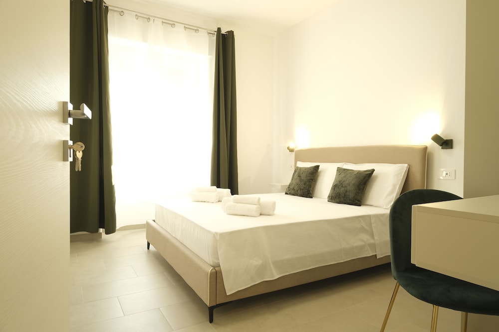 Deluxe Double Room, 1 Queen Bed, Private Bathroom