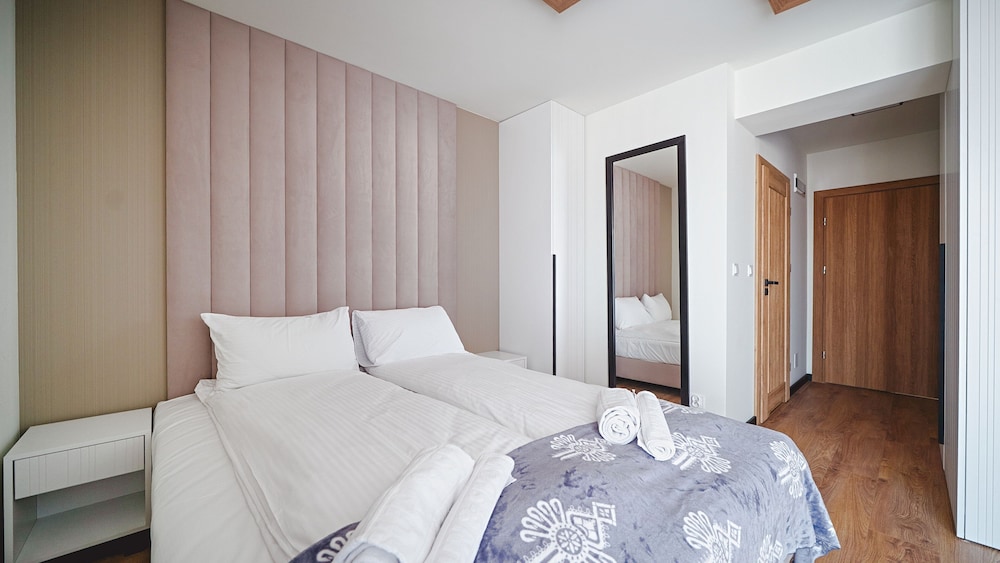 Apartment (P12) photo 1