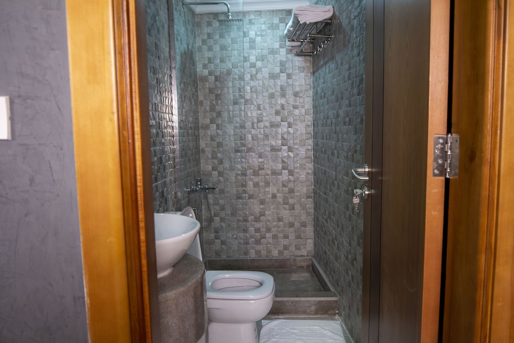 Deluxe Twin Room - Photo 12