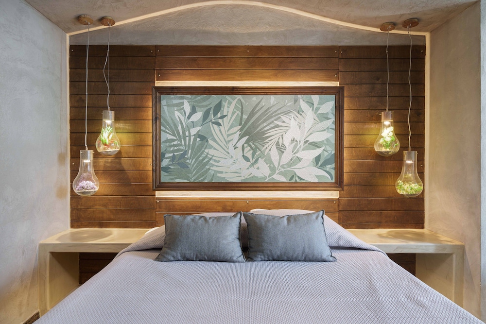 Deluxe Room, Jetted Tub, Sea View - Photo 3