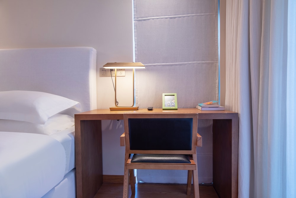 Standard Double Room, 1 Queen Bed, Balcony, Mountain View