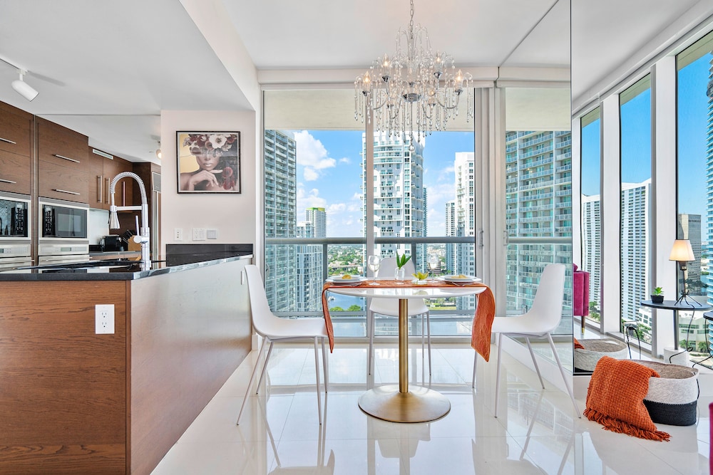 Design Apartment, 2 Bedrooms, Balcony, Partial Ocean View2704 thumbnail 6