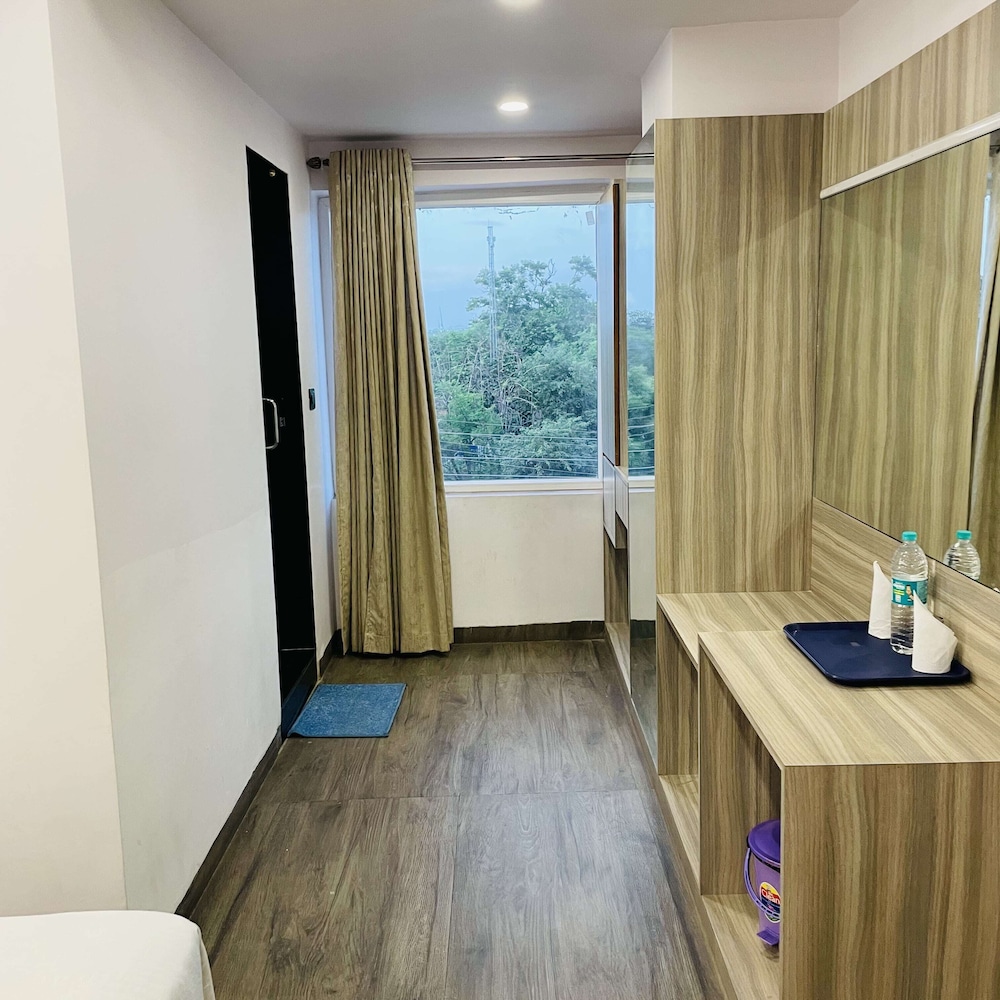 Deluxe Room - Photo 2