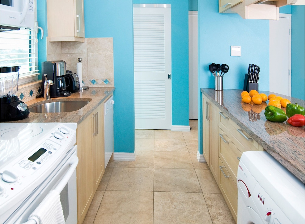 Penthouse, 2 Bedrooms, Oceanfront - Photo 2