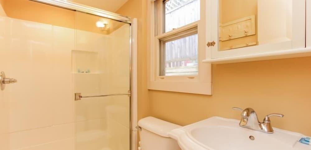 Deluxe Cottage, 3 Bedrooms, Hot Tub photo 2