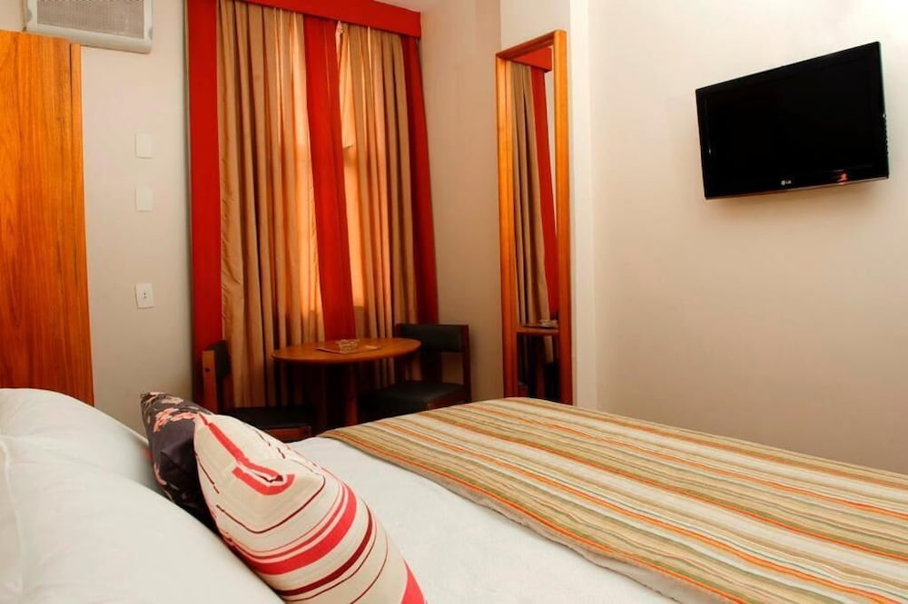 Deluxe Room, 1 King Bed photo 2