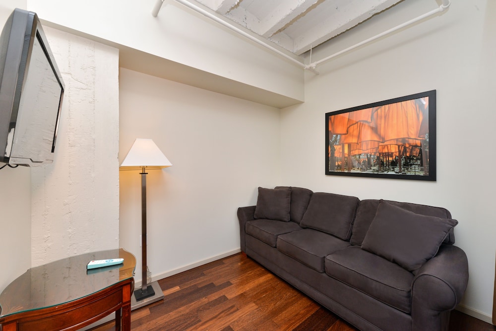 Classic Studio, 1 King Bed, Jetted Tub - Photo 2