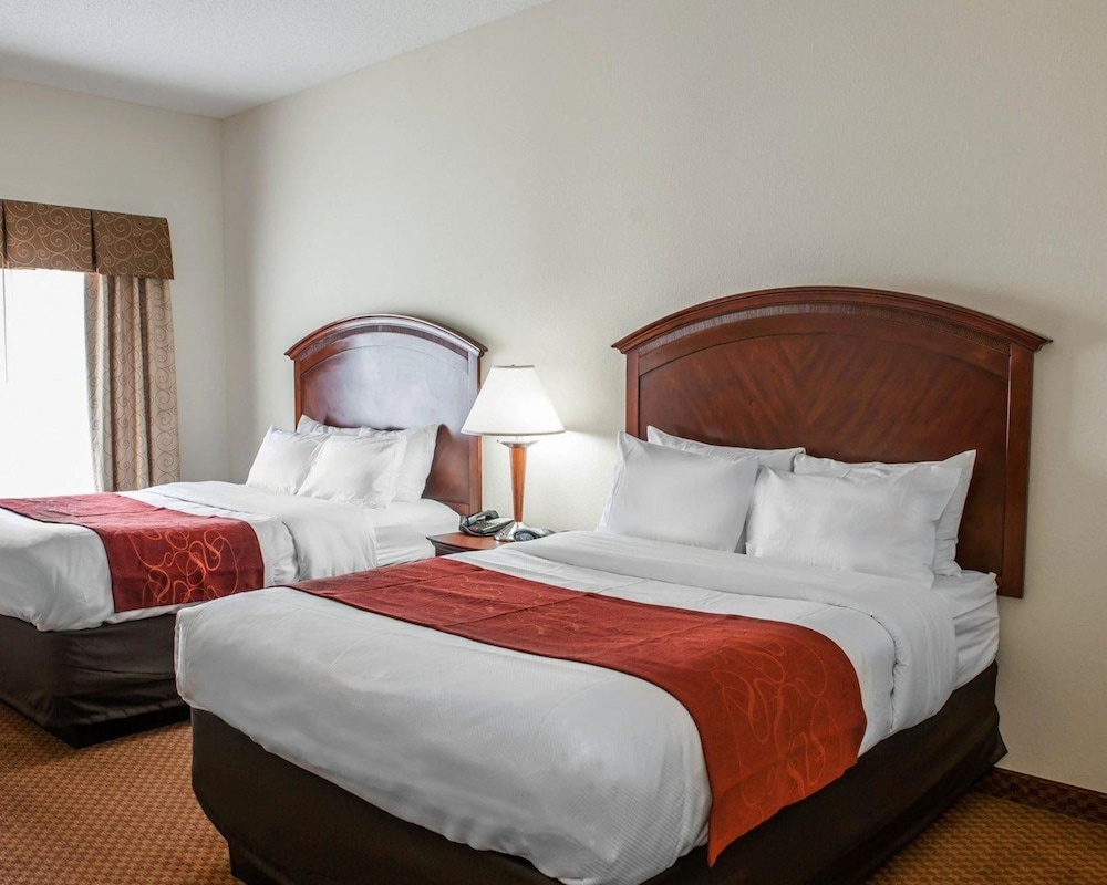 Suite, 1 Bedroom, Non Smoking (2 Queen Beds with Sofa Bed) - Photo 2