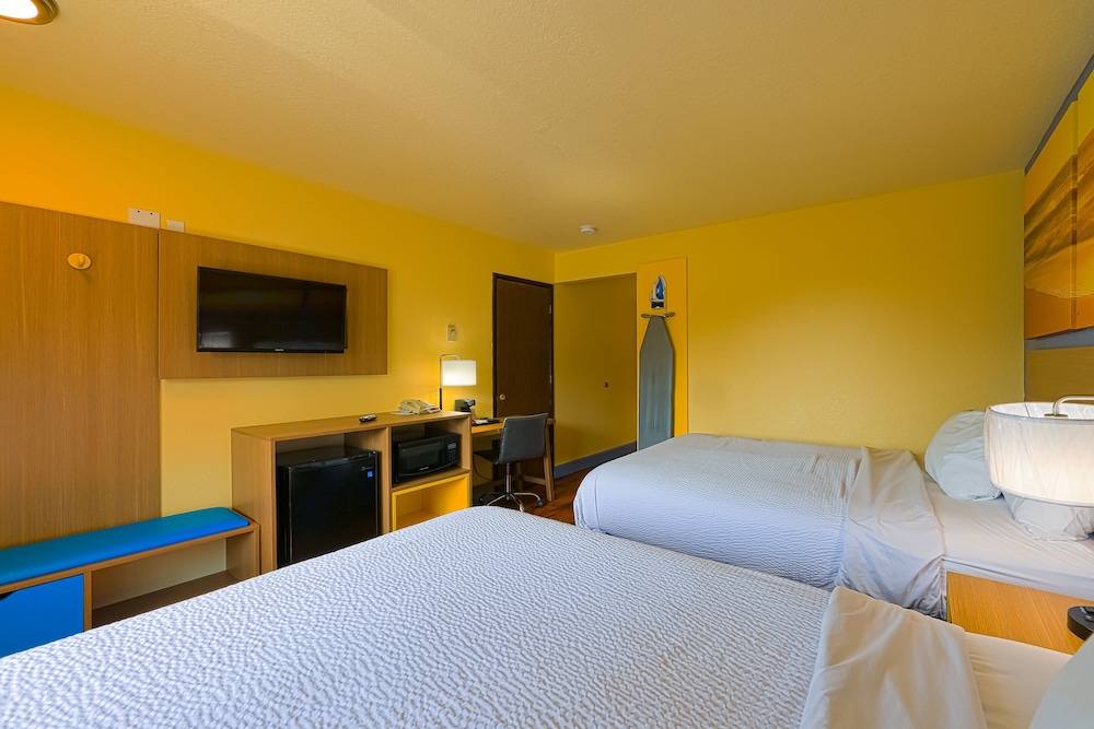 Double Room, 2 Queen Beds photo 1