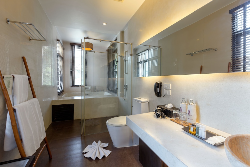 One Bedroom Deluxe Suite with Free Minibar - Photo 8