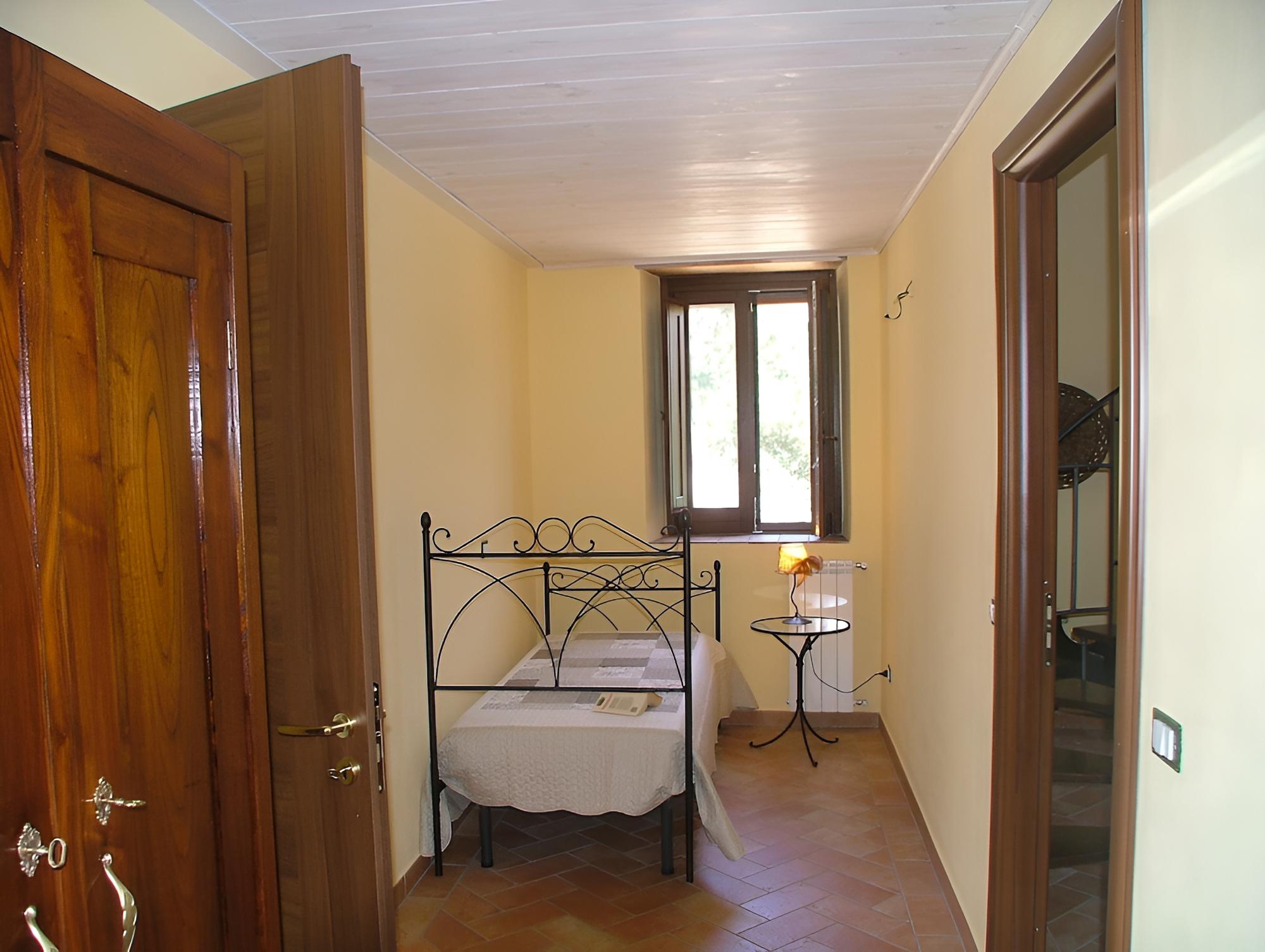 Apartment, 2 Bedrooms, Patio photo 1