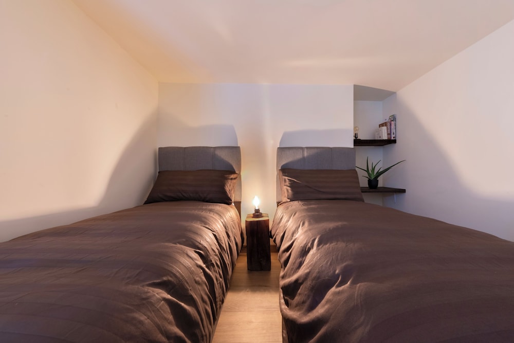 Traditional Studio Suite, Multiple Beds, Kitchen, Mezzanine photo 3
