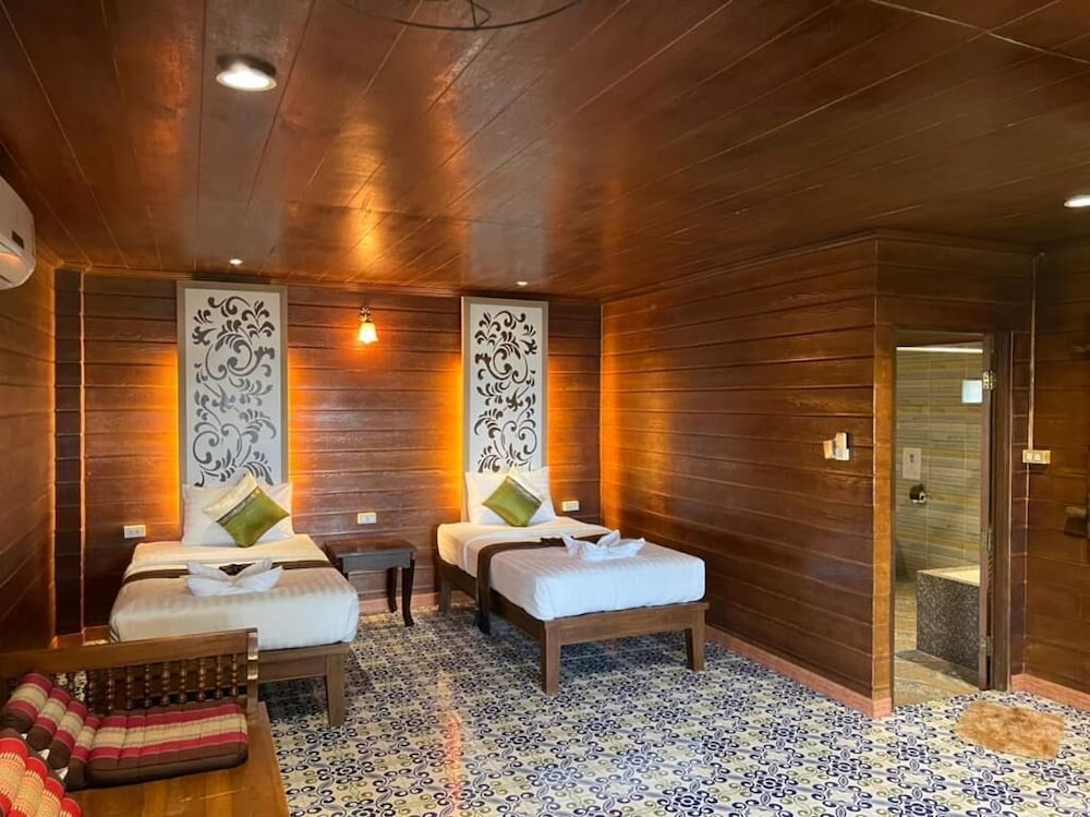 Bungalow Suite photo 3
