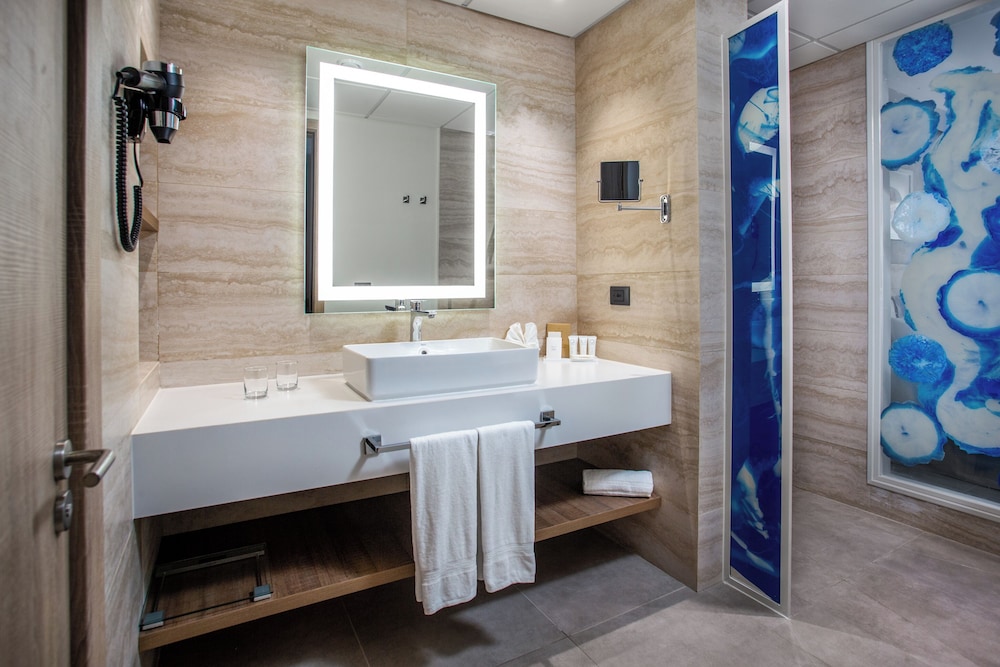 Luxury Room, Garden View - Photo 16