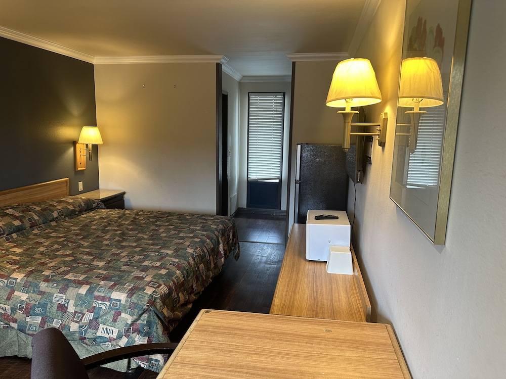 Family Suite, Multiple Beds, Non Smoking photo 3