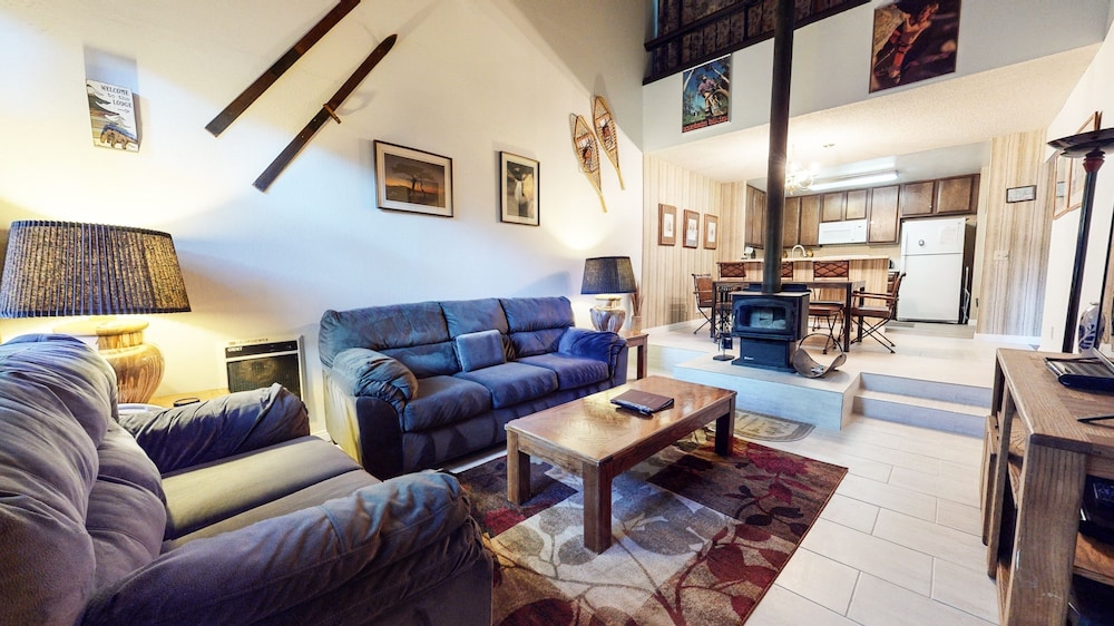 Condo, 2 Bedrooms photo 1