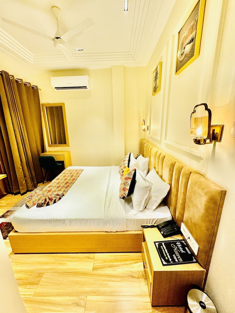 Deluxe Queen Suite