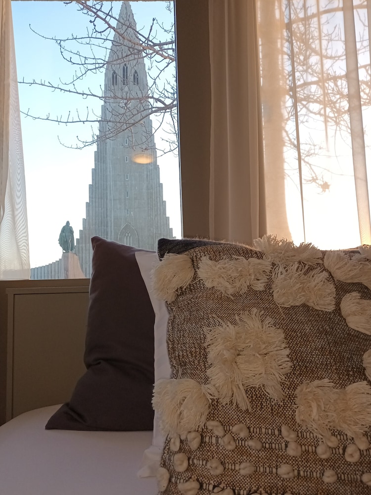 Panoramic room with church view - Photo 12
