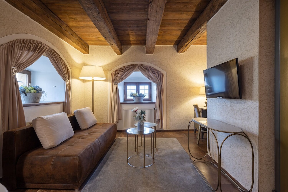 Deluxe Studio Suite