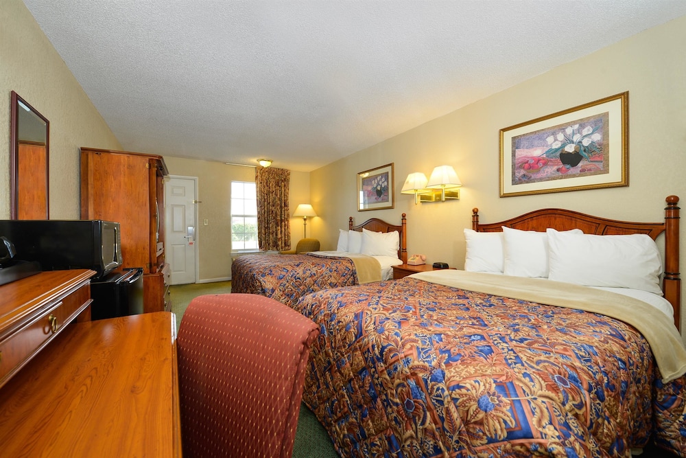 Room, 2 Double Beds, Smoking - Photo 1