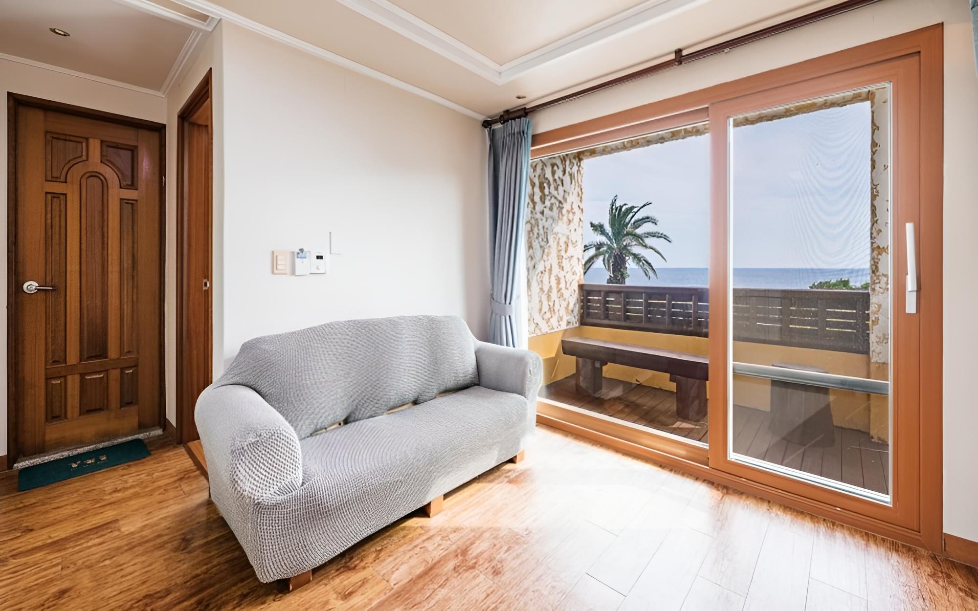 Room (Suite Room (Random Assignment Ocean V)