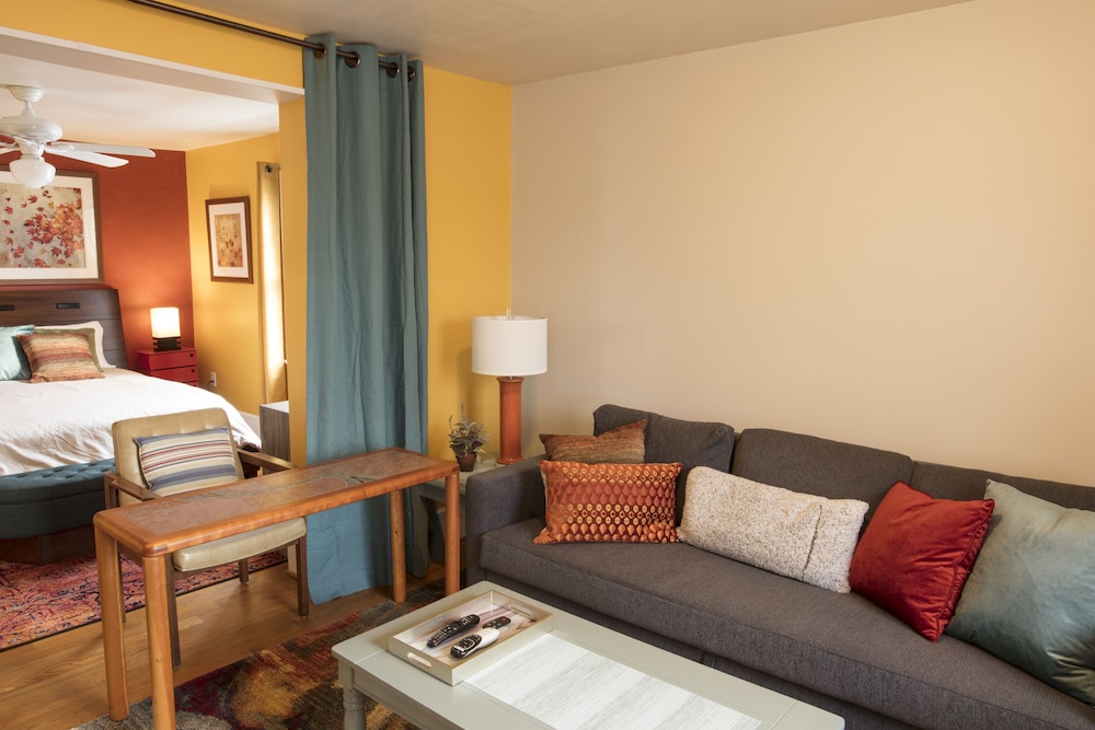 Redwood Suite photo 3