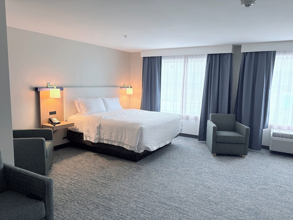 Premium Room, 1 King Bed - Photo 5