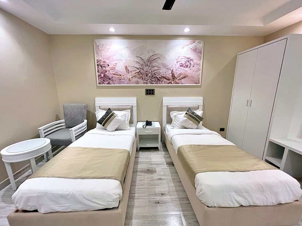 Standard Double or Twin Room, No Windows - Photo 22