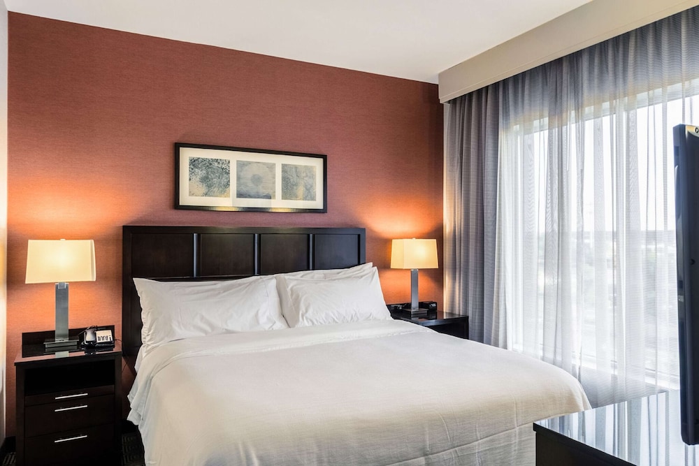 Suite, 1 King Bed, Accessible