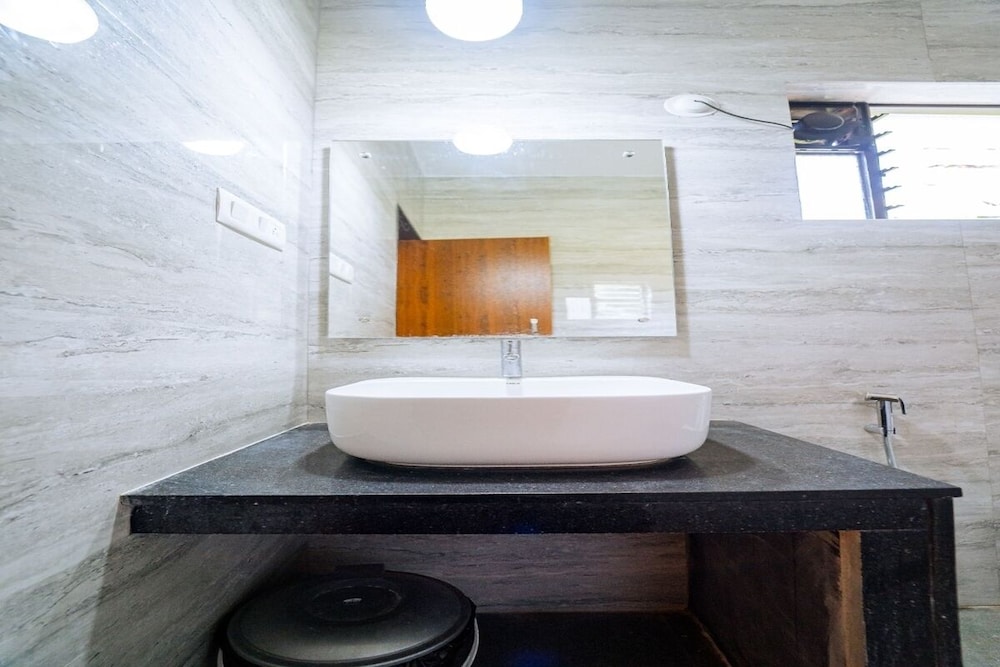 Executive Room - Photo 10