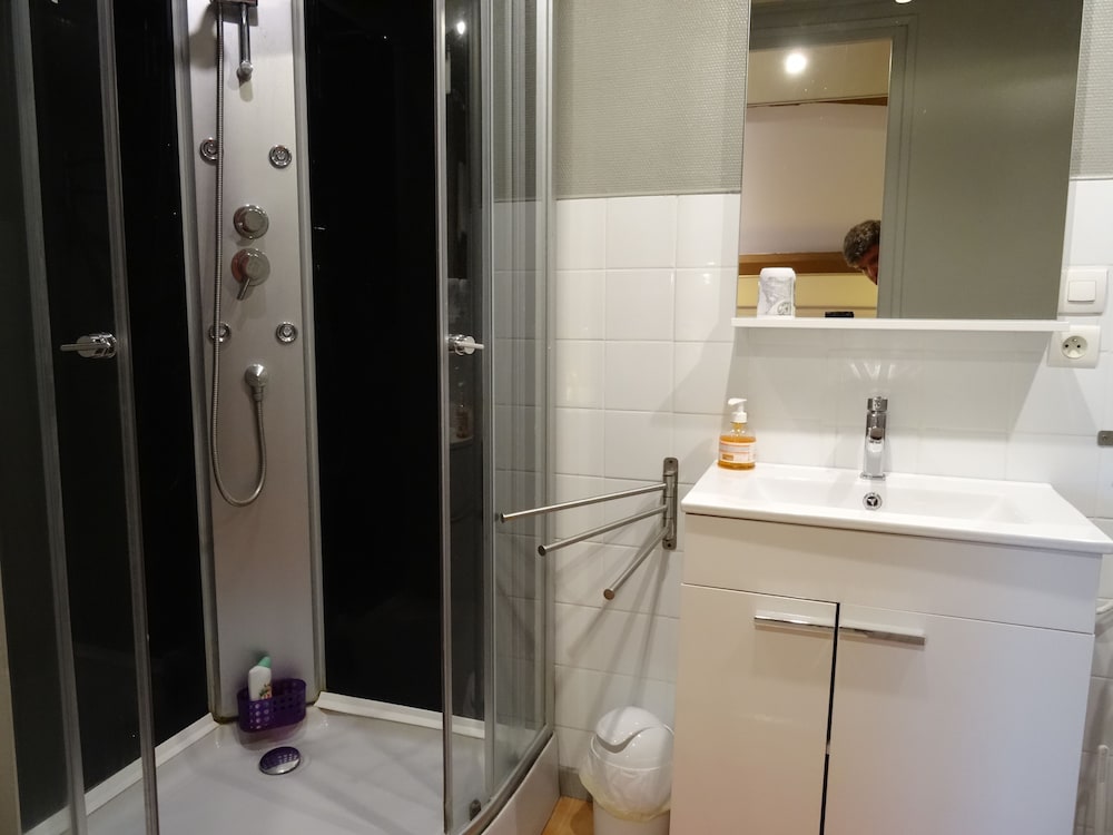 Room (3) photo 2