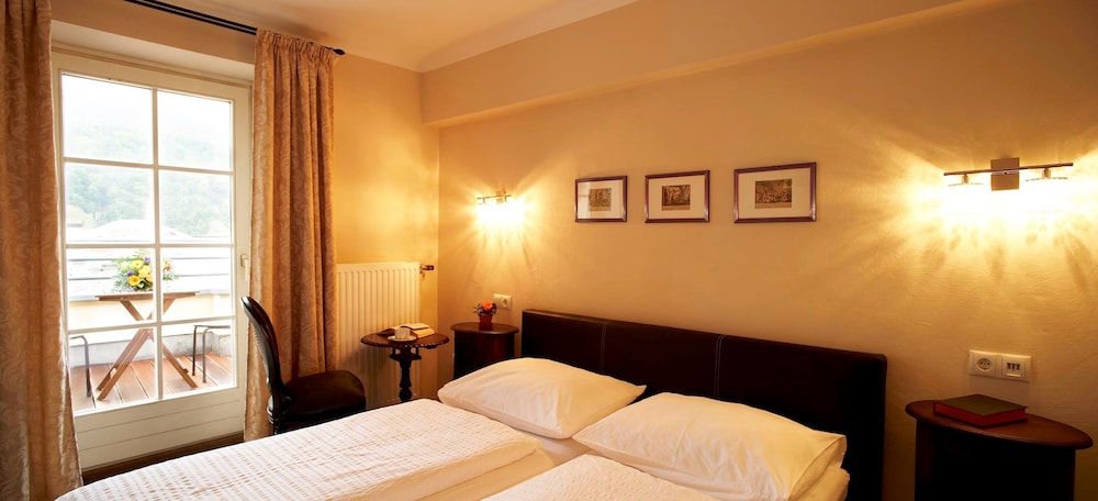 Small "Budget" Double Room - Photo 2