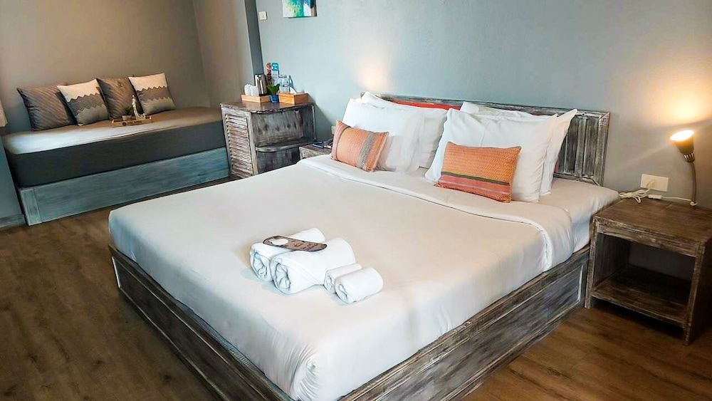 Economy Triple Room - Photo 8
