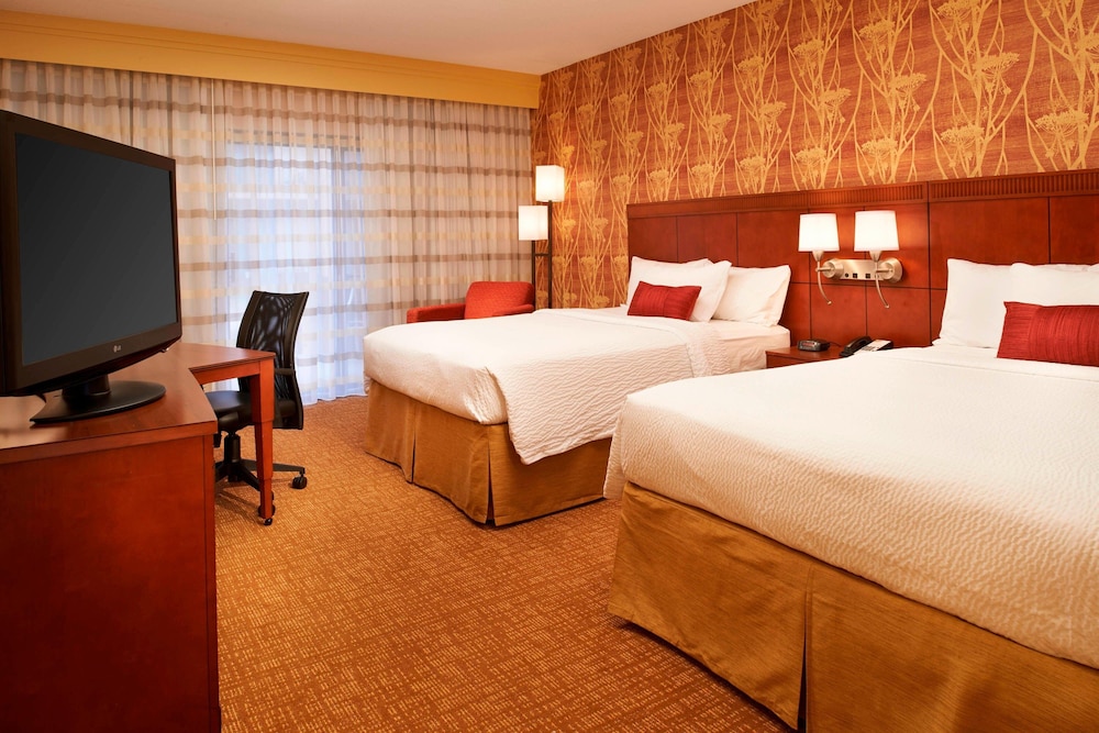 Deluxe Room, 2 Queen Beds, Balcony (Balcony) - Photo 1